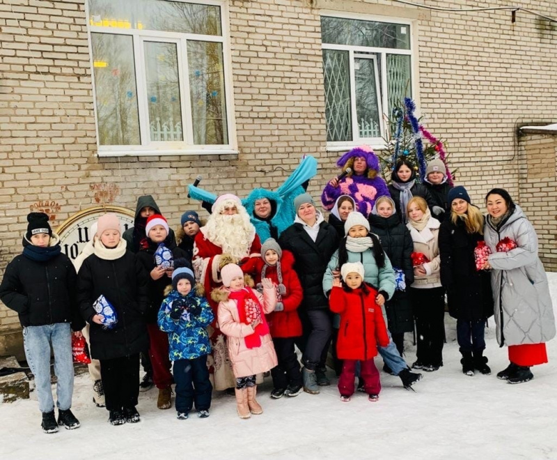 Новогоднее представление для детей в Лужской больнице