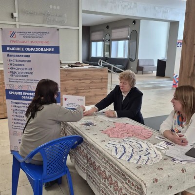 Лужский институт принял участие в ярмарке учебных мест для участников СВО и их семей